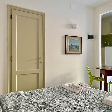 Modern Apartment Navigli Милано Екстериор снимка