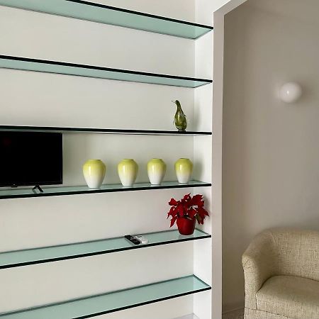 Modern Apartment Navigli Милано Екстериор снимка