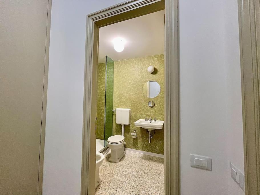 Modern Apartment Navigli Милано Екстериор снимка