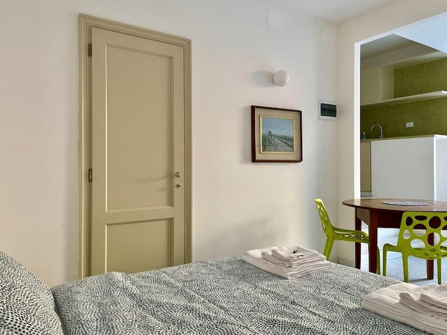 Modern Apartment Navigli Милано Екстериор снимка