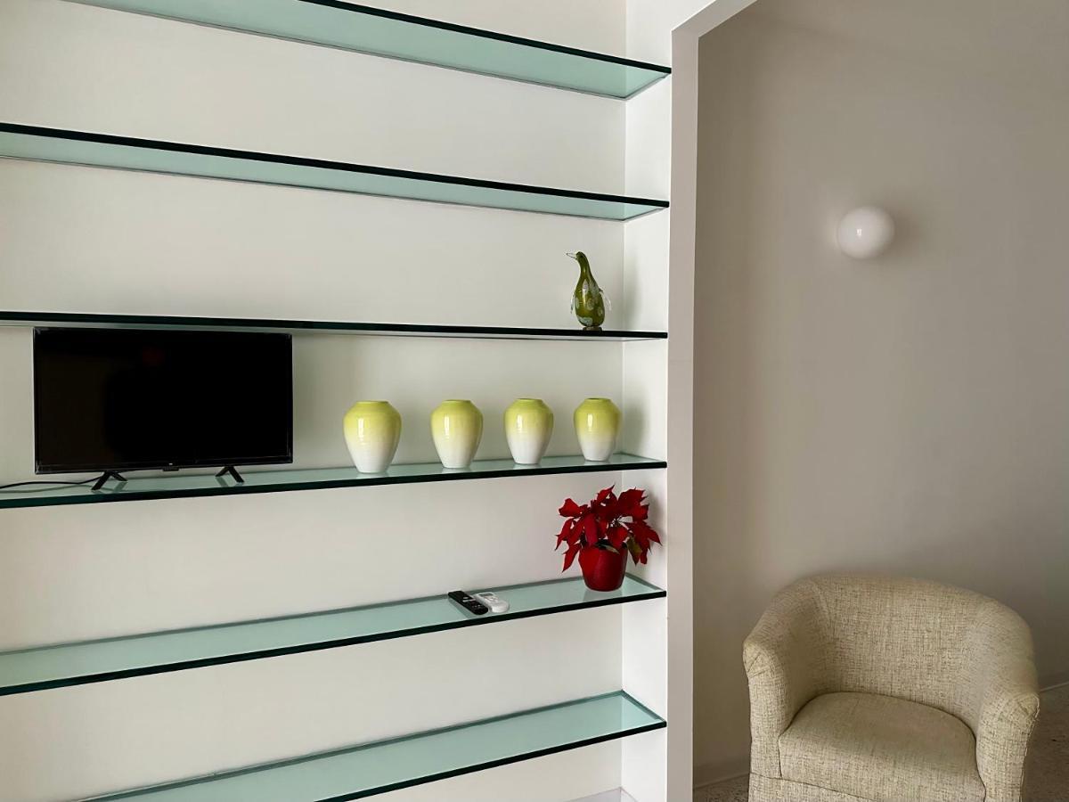 Modern Apartment Navigli Милано Екстериор снимка